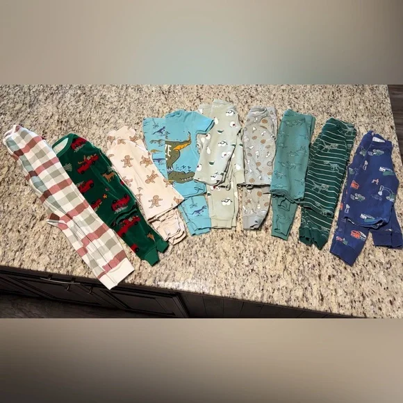 Set of 9 Boys 3T Pajamas - Picture 3 of 11